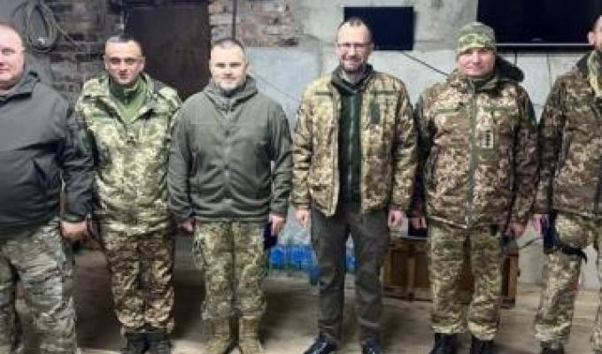 Луганська бригада ТРО потребує медично-евакуаційний автомобіль Луганська бригада ТРО потребує медично-евакуаційний автомобіль