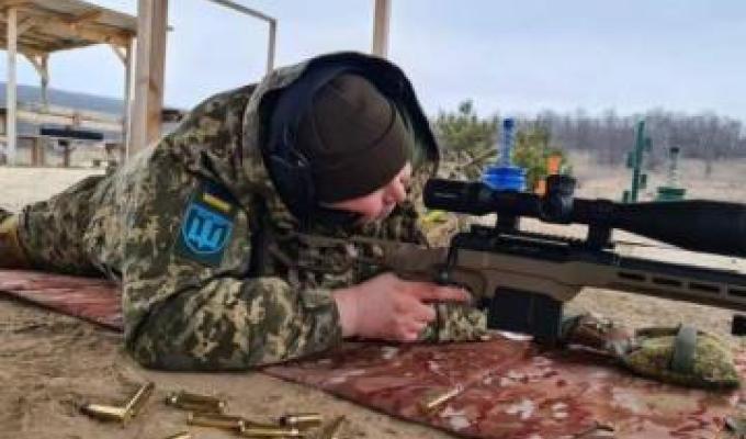 Тренера снайперів нагороджено знаком пошани «Захиснику Луганщини» Тренера снайперів нагороджено знаком пошани «Захиснику Луганщини»