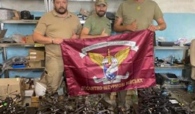 108 дронів передали десантникам Січеславської бригади, - Артем Лисогор 108 дронів передали десантникам Січеславської бригади, - Артем Лисогор
