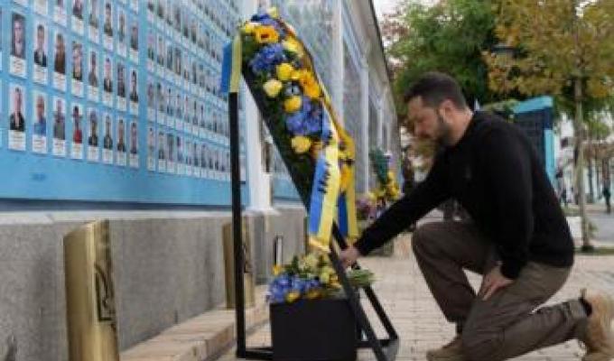 Президент ушанував пам’ять полеглих захисників і захисниць України Президент ушанував пам’ять полеглих захисників і захисниць України