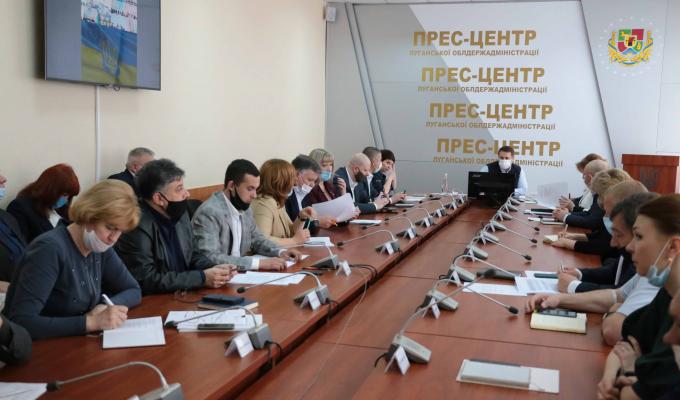Ми продовжуємо роботу для максимального зменшення негативних соціально-економічних наслідків, які виникли в області – Сергій Гайдай Ми продовжуємо роботу для максимального зменшення негативних соціально-економічних наслідків, які виникли в області – Сергій Гайдай