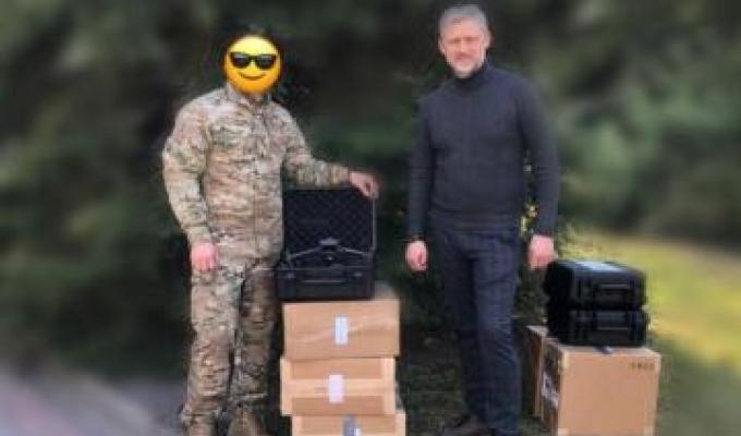 Вісім "мавіків" вже прямують на фронт - їх передано Сєвєродонецькою громадою Вісім "мавіків" вже прямують на фронт - їх передано Сєвєродонецькою громадою