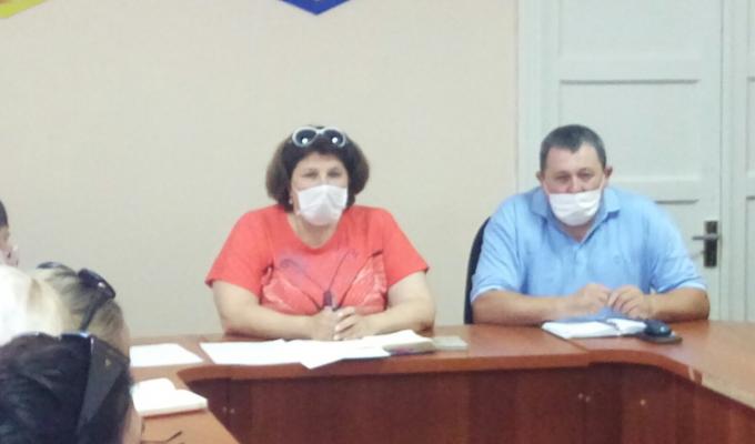 Сьогодні, 02 червня 2020 року відбулася нарада голови райдержадміністрації Тетяни Новикової з керівником Щастинської ВЦА та керівниками установ освіти і культури м. Щастя. В нараді взяв участь голова Новоайдарської районної ради Віктор Макогон. Сьогодні, 02 червня 2020 року відбулася нарада голови райдержадміністрації Тетяни Новикової з керівником Щастинської ВЦА та керівниками установ освіти і культури м. Щастя. В нараді взяв участь голова Новоайдарської районної ради Віктор Макогон.