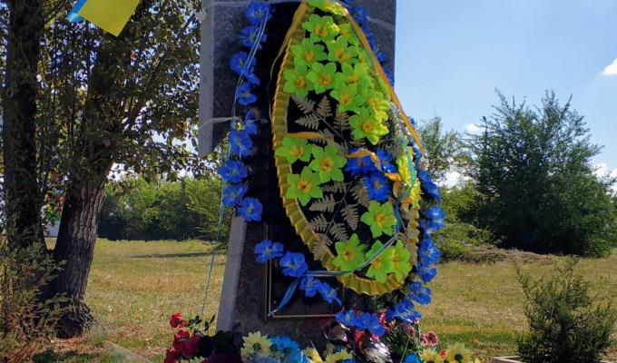 В селищі Новоайдар Щастинського району вшанували пам'ять захисників України, які загинули в боротьбі за незалежність, суверенітет і територіальну цілісність України В селищі Новоайдар Щастинського району вшанували пам'ять захисників України, які загинули в боротьбі за незалежність, суверенітет і територіальну цілісність України