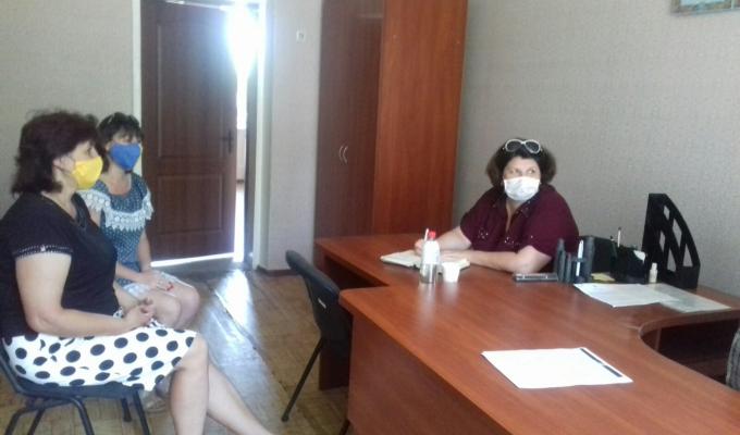 24.06.2020 голова Новоайдарської райдержадміністрації Тетяна Новикова провела виїзний прийом громадян в селі Райгородка та селі Трьохізбенка 24.06.2020 голова Новоайдарської райдержадміністрації Тетяна Новикова провела виїзний прийом громадян в селі Райгородка та селі Трьохізбенка