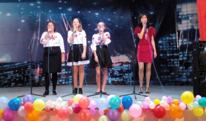 Творчий звіт  художньої самодіяльності в прифронтовому селі Кримське Новоайдарського району