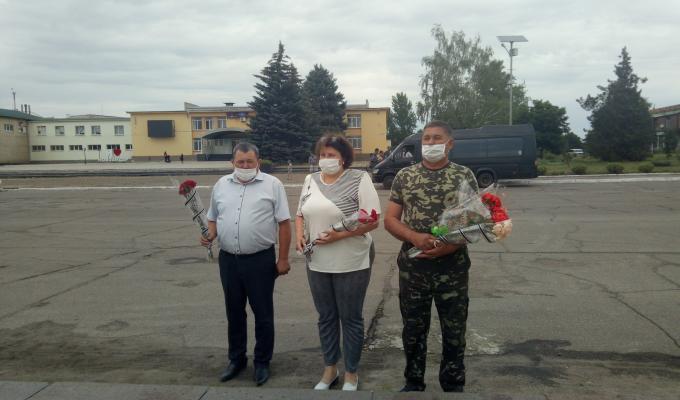 Покладання квітів до Братської могили Покладання квітів до Братської могили