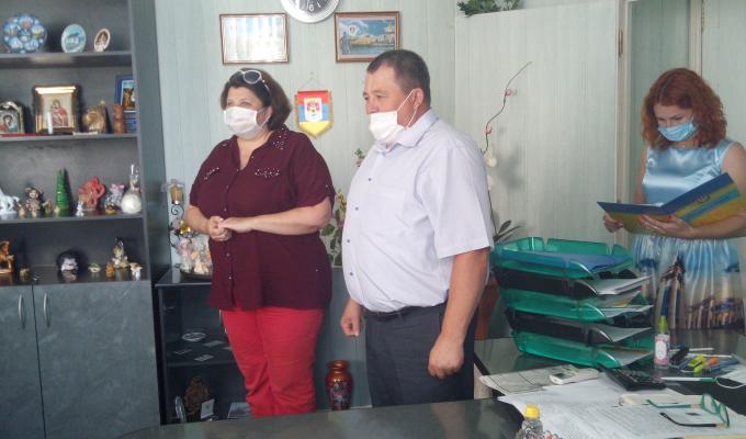 Керівники району привітали державних службовців Керівники району привітали державних службовців