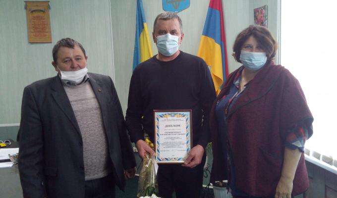 До Дня працівників сільського господарства передали Дипломи Міністерства розвитку економіки, торгівлі та сільського господарства України До Дня працівників сільського господарства передали Дипломи Міністерства розвитку економіки, торгівлі та сільського господарства України