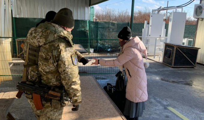 ЗА ТИЖДЕНЬ КПВВ «СТАНИЦЯ ЛУГАНСЬКА» ПЕРЕТНУЛО МАЙЖЕ 10 ТИСЯЧ ЛЮДЕЙ ЗА ТИЖДЕНЬ КПВВ «СТАНИЦЯ ЛУГАНСЬКА» ПЕРЕТНУЛО МАЙЖЕ 10 ТИСЯЧ ЛЮДЕЙ
