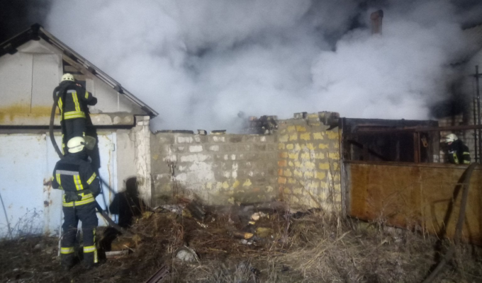 Щастинський район: рятувальники ліквідували пожежу у приватному секторі Щастинський район: рятувальники ліквідували пожежу у приватному секторі