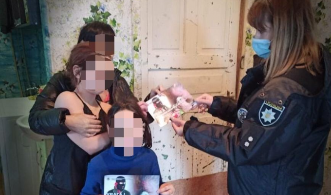 Щастинські поліцейські відвідали родини, які опинилися у складних життєвих обставинах Щастинські поліцейські відвідали родини, які опинилися у складних життєвих обставинах