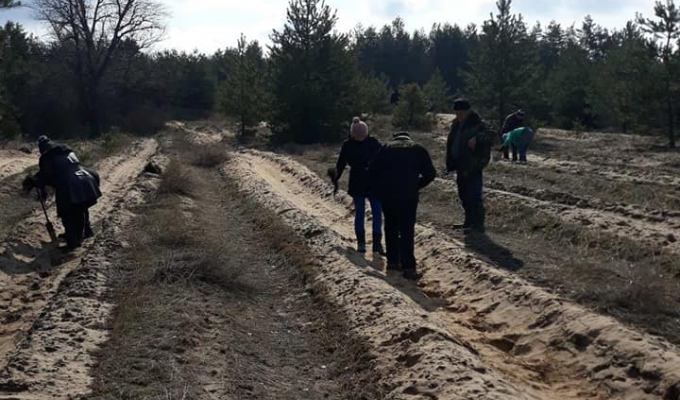 Лісівники Райгородського лісництва (в умовах карантинних заходів) продовжують весняні роботи з відновлення лісів Лісівники Райгородського лісництва (в умовах карантинних заходів) продовжують весняні роботи з відновлення лісів