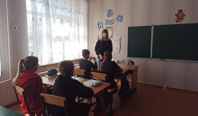 У Щастинському районі поліцейські провели профілактичні бесіди з підлітками У Щастинському районі поліцейські провели профілактичні бесіди з підлітками