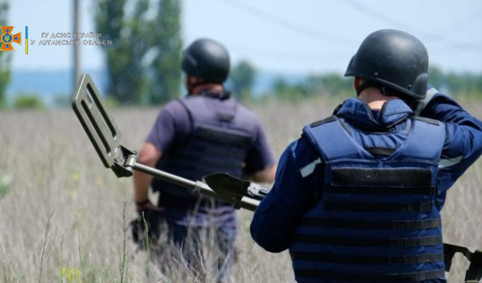Державна служба України з надзвичайних ситуацій попереджає громадян про своєчасне інформування щодо виявлення вибухових пристроїв Державна служба України з надзвичайних ситуацій попереджає громадян про своєчасне інформування щодо виявлення вибухових пристроїв