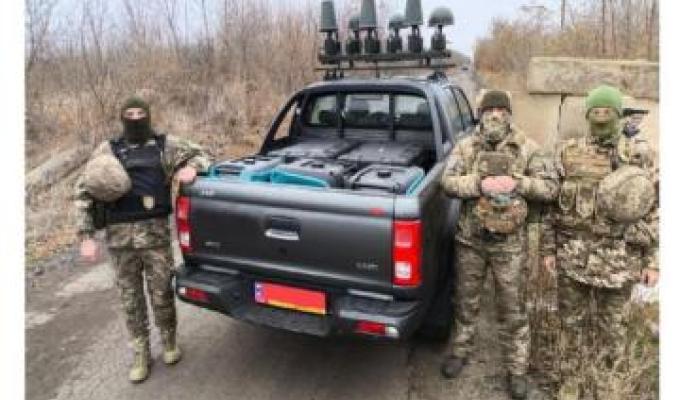 Артем Лисогор передав Захисникам Луганщини комплекс РЕБ Артем Лисогор передав Захисникам Луганщини комплекс РЕБ
