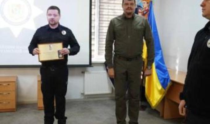 Оборона Луганщини, звільнення Харківщини та спецзавдання на Донеччині – Артем Лисогор вручив відзнаки Президента «За оборону України» поліцейським Луганщини