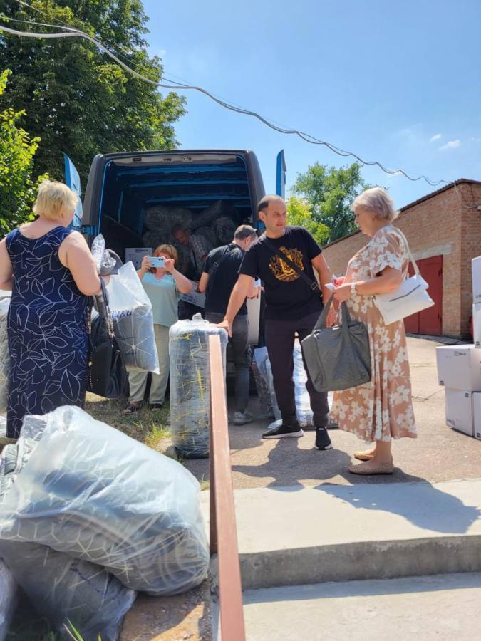 В Координаційному центрі допомоги ВПО з Луганської області в м. Кропивницький 28 липня Лисичанською міською військово-цивільною адміністрацією надано благодійну допомогу-набори постільної білизни, урологічні прокладки та ліки для більш соціально незахищених категорій ВПО- людям з інвалідністю та багатодітним сімʼям