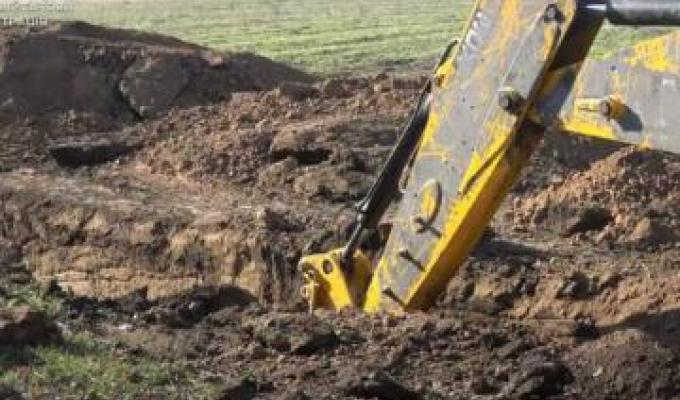 Артем Лисогор проінспектував хід робіт зі зведення лисичанськими комунальниками оборонних споруд на Донеччині Артем Лисогор проінспектував хід робіт зі зведення лисичанськими комунальниками оборонних споруд на Донеччині