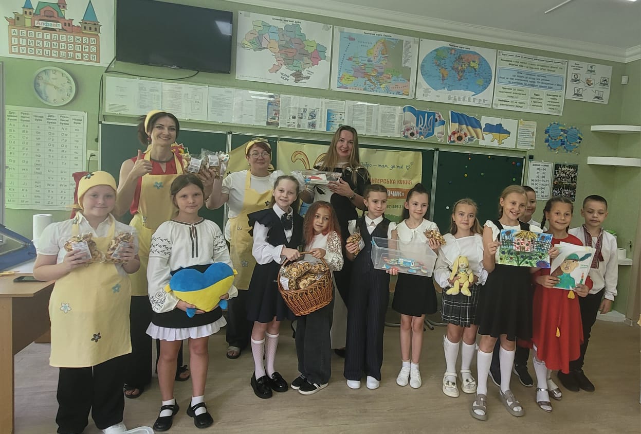 Майстер-клас з виготовлення пряників для військовослужбовців для переселенців з Луганщини