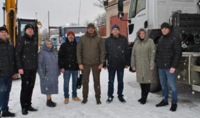 Артем Лисогор передав спецтехніку для потреб після деокупації Сватівщини Артем Лисогор передав спецтехніку для потреб після деокупації Сватівщини