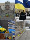 Це зображення — колаж із чотирьох фотографій, на яких зафіксовано меморіальні заходи на площі Героїв Майдану у Кропивницькому. Події присвячені вшануванню пам'яті Героїв Небесної Сотні та захисників України