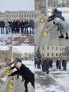 Цей колаж із чотирьох фотографій задокументував заходи з вшанування пам’яті Героїв Небесної Сотні у Кропивницькому на площі Героїв Майдану. Події відбуваються взимку на фоні засніженої площі та адміністративних будівель