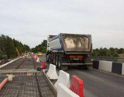 Служба автомобільних доріг у Луганській області продовжує інформувати про хід відновлення дорожньої інфраструктури Луганщини в рамках проєкту #Велике_Будівництво.