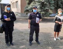 Поліцейські та юристи консультують громаду