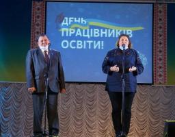 Сьогодні, 1 жовтня 2020 року в Новоайдарському районному Будинку культури відбувся урочистий захід до Дня працівників освіти