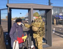 Із трьох КПВВ на Луганщині в обидва напрямки працює лише контрольний пункт в Станиці Луганській, у Щасті та Золотому пропуск здійснюється тільки українською стороною