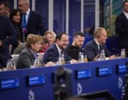 Президент: Нам потрібна достатня кількість зброї, а не підтримка в переговорах