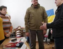 Лікують, надають адміністративні послуги та роблять «буржуйки» для фронту - Артем Лисогор ознайомився із роботою гуманітарному хабу Попаснянської громади в Харкові