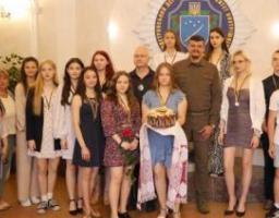 112 золотих та 47 срібних медалей, – підсумки 2022-2023 навчального року у школах Луганщини