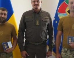 Військові, які відбивають ворожі навали на сході, отримали області відзнаки