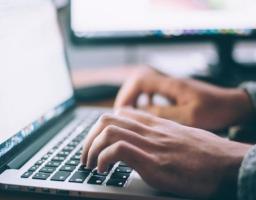 Виплати ВПО: єдина інформаційна система соцсфери налагодить роботу в усіх регіонах вже найближчими днями