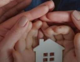 На яку послугу застосовуються соціальні нормативи при призначенні субсидії, якщо будинок одночасно опалюється і тепловою, і електричною енергією