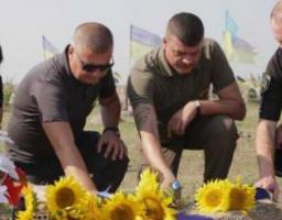 Нині могили захисників з Луганщини є в кожному регіоні. На жаль, неможливо поховати їх на рідній землі, за яку вони віддали свої життя