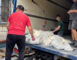 Сьогодні 05.09.2023 року до Координаційного центру допомоги ВПО з Луганської області в Кіровоградській області в чергове надійшла гуманітарна допомога понад 20 тон борошна.