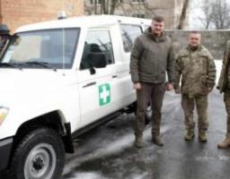 Для 95-ї бригади передали медичний автомобіль підвищеної прохідності, - Артем Лисогор