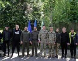 Вручили нагороди військовослужбовцям, які обороняли Луганщину