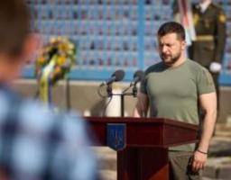 Немає таких слів, щоб описати силу, велич і самопожертву героя, який залишається навічно в бою, щоб його народ зберіг волю та здобув перемогу – Президент у День пам’яті захисників України
