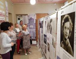 В Новоайдарі презентували виставку «Тріумф людини. Мешканці України, які пройшли нацистські концтабори»