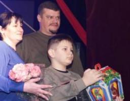 Серед 200 новорічних прикрас переміг «Захисник України», якого власноруч зробив 10-річний Михайлик Одинцов з м. Гірське
