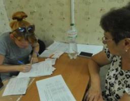 Запоріжжя: переселенці з Луганщини почали отримувати гуманітарну допомогу у місцевому штабі