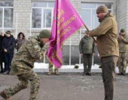 Артем Лисогор вручив новий прапор Луганському обласному ліцею з посиленою військово-фізичною підготовкою, привітав майбутніх оборонців України із Днем ЗСУ та відзначив волонтерів