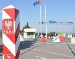 У Польщі відновлюють деякі види кеш-допомоги для українців