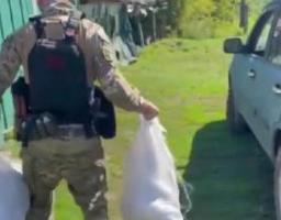 Поліцейські доставили хліб мешканцям деокупованих селищ Луганщини та надали домедичну допомогу жінці