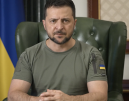 Це звернення хочу присвятити тим, хто мужньо стоїть 200 днів, а тому стоїть Україна – Президент Володимир Зеленський