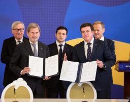 За результатами саміту Україна – ЄС підписано угоди щодо фінансової підтримки громадянського суспільства, децентралізації, антикорупційних заходів і реформ